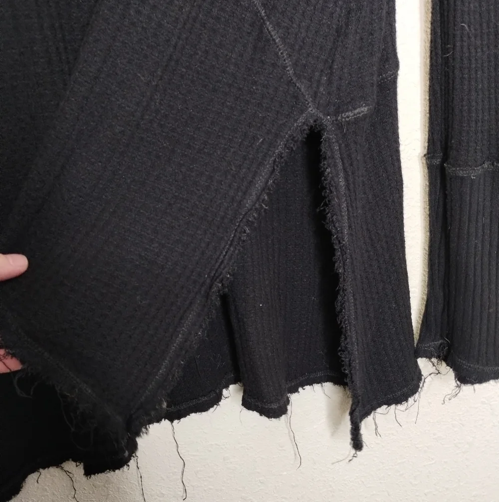 Free People Black Waffle Knit Long Sleeve Raw Hem Shirt Size XS
